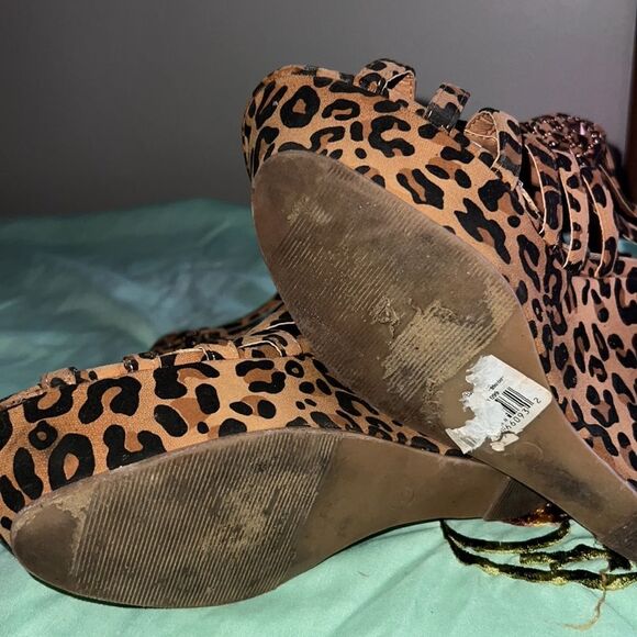 Spiked leopard print wedges by city snappers size 8 1/2 - Picture 6 of 8